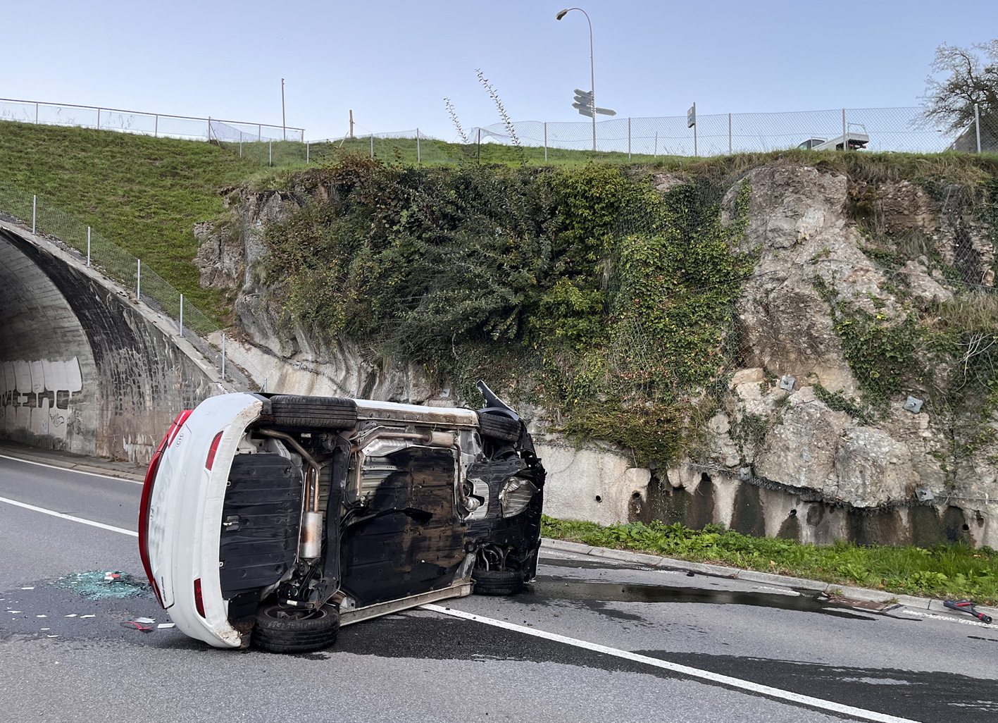 Weggis Parkiertes Auto Macht Sich Selbstst Ndig Totalschaden Zentralplus