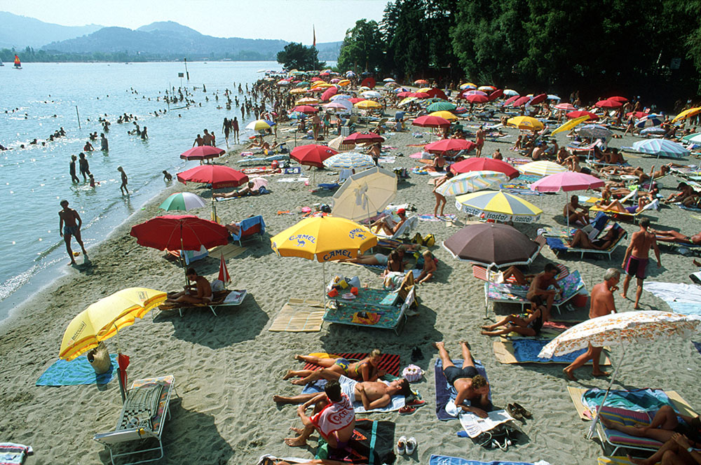 Badende im Lido Luzern