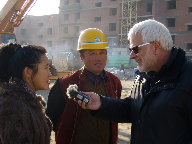 Peter Gysling beim Interview in Blagoveschensk an der Grenze zu China.