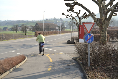 Ende des Veloweges – und will man geradeaus weiter, kommt auch lange keiner mehr.