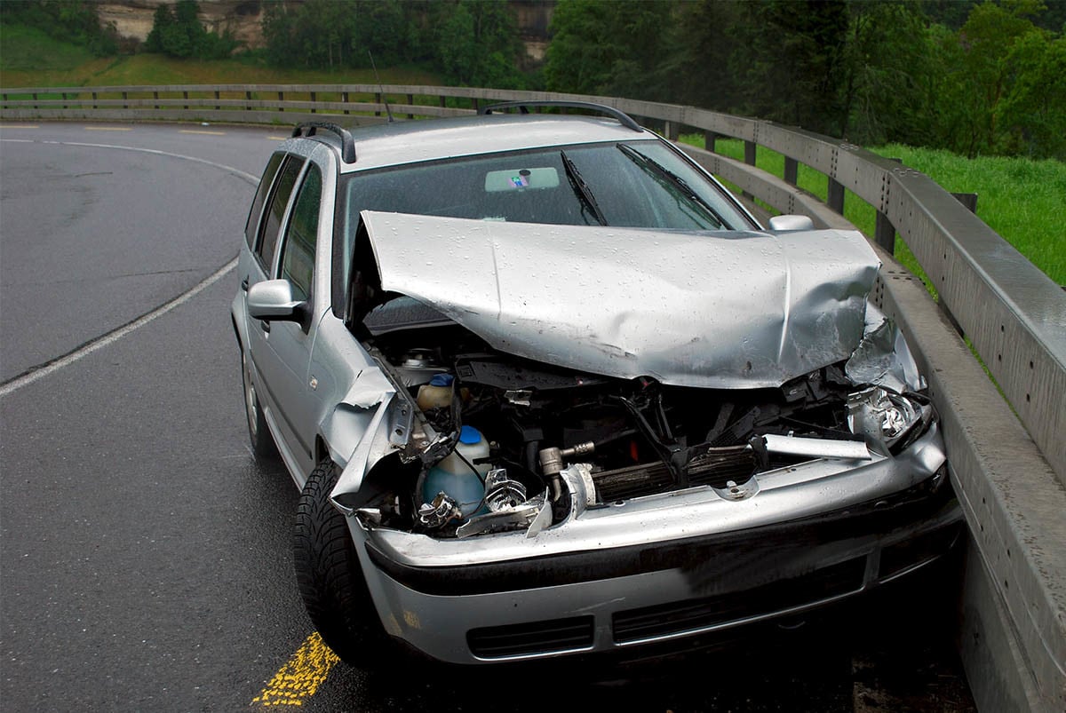 Auto Prallt In Leitplanke, Drei Verletzte Zentralplus