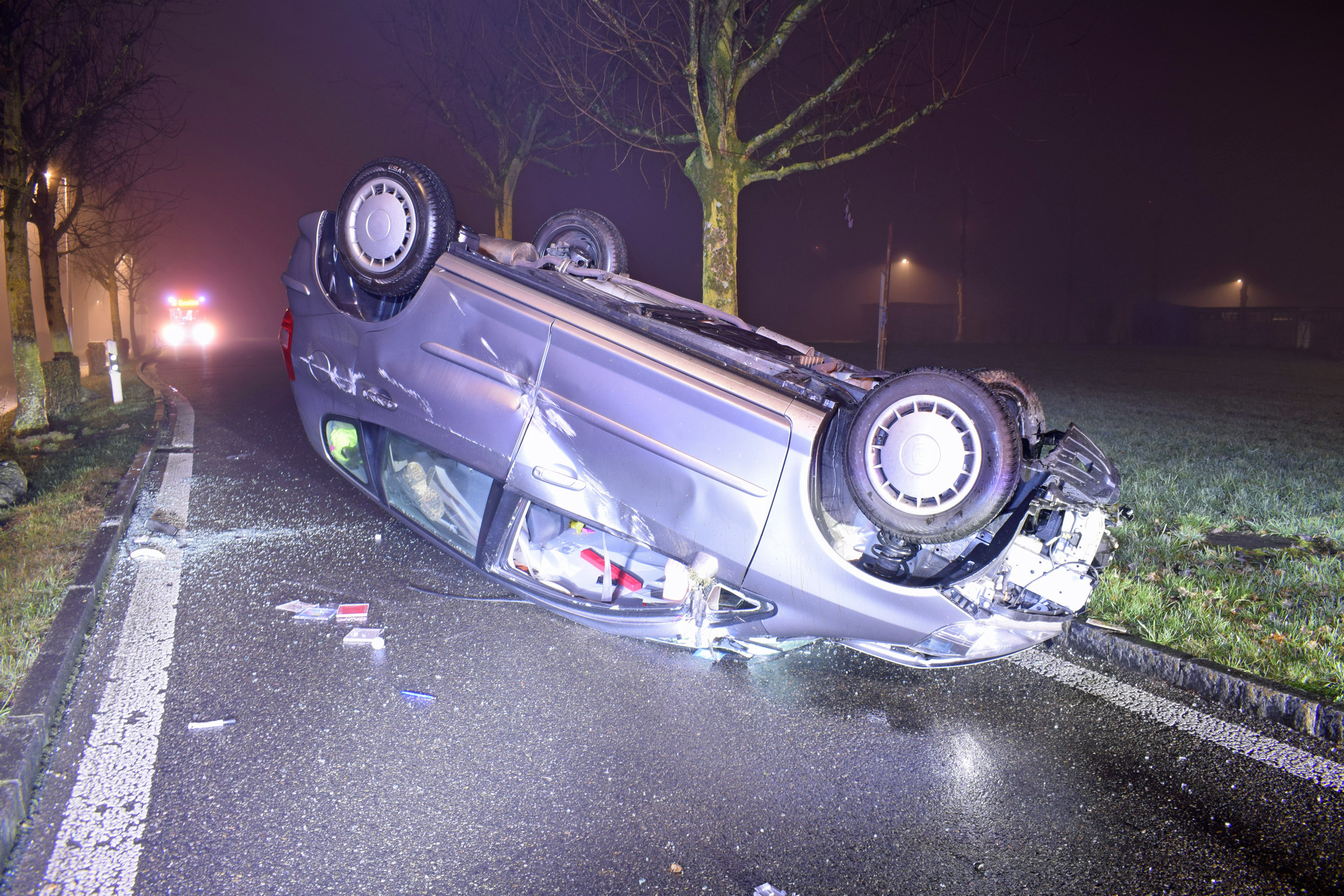 Sekundenschlaf: Auto überschlägt Sich Und Landet Auf Dem Dach Zentralplus